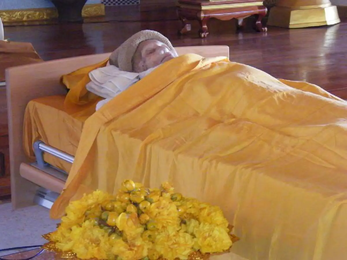 หลวงปู่สรวง เล่าวินาทีละสังขารของหลวงปู่จาม .... มีเทวดาลอยมาทั่วสารทิศเต็มท้องฟ้าเพื่อรอรับหลวงปู่
