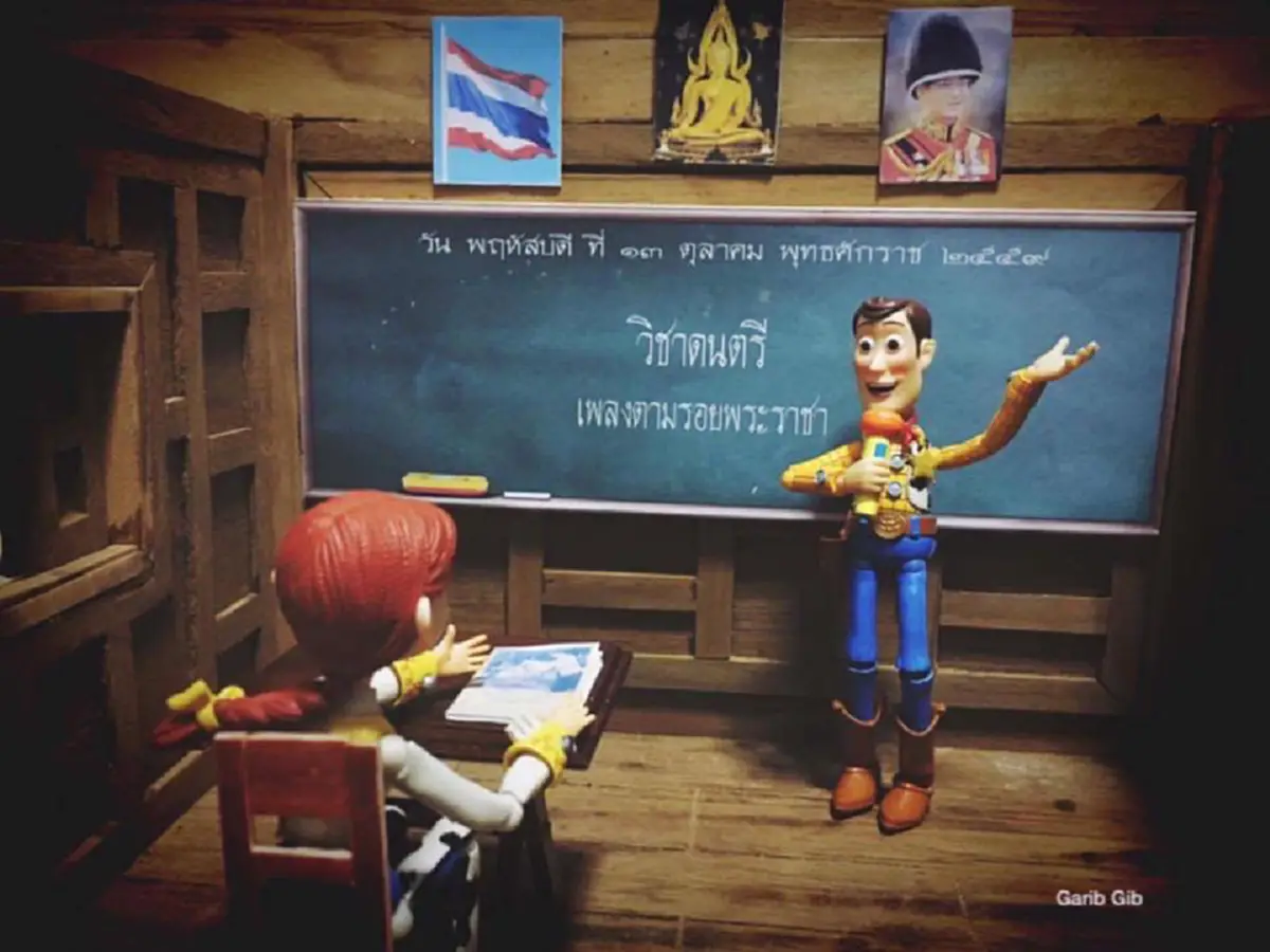 อยากให้แชร์ต่อ!! "เพจดัง" นำโมเดลการ์ตูนถวายอาลัย ในหลวง ร.9 แต่ละภาพแฝงแง่คิด สุดลึกซึ้งเกินบรรยาย!!