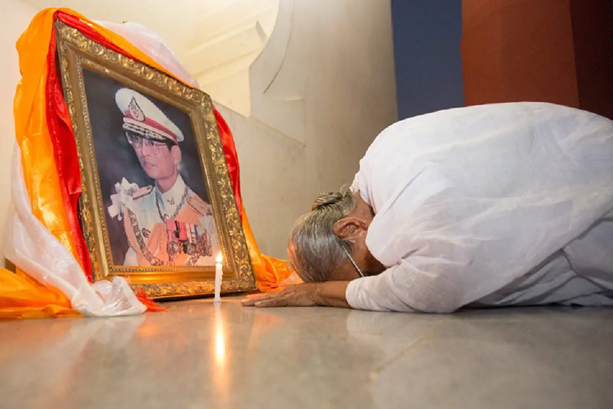 พระในอินเดีย น้อมรำลึก ร่วมกันสวดบำเพ็ญเพื่อถวายพระราชกุศลแด่ พระบาทสมเด็จพระเจ้าอยู่หัว ในพระบรมโกศ (ชมภาพ)