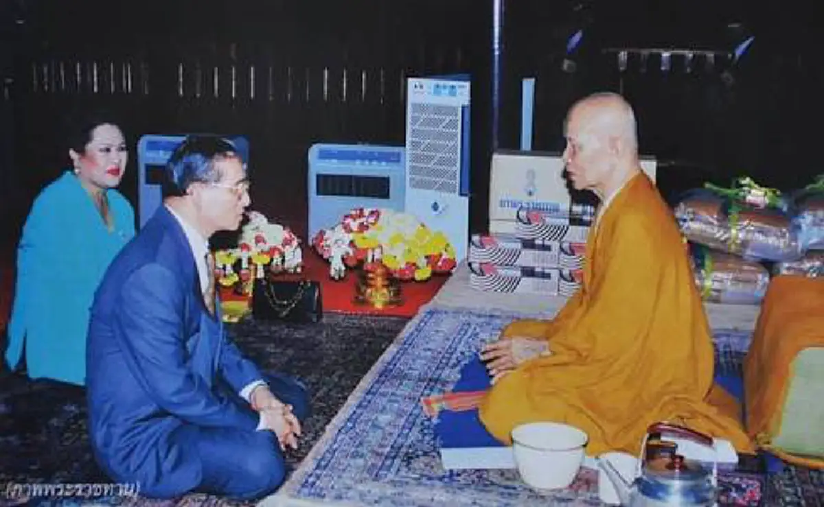 ในหลวงในดวงใจพระอริยะ เรียงร้อยถ้อยคำ...จากวงศ์พระอริยะถึงพระบาทสมเด็จพระเจ้าอยู่หัวในพระบรมโกศ