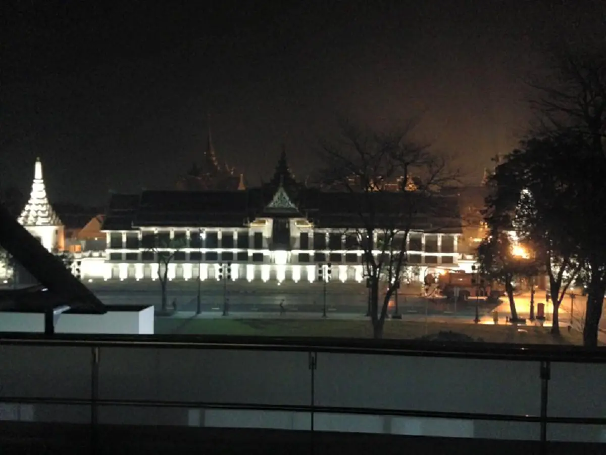 ปรากฏการณ์"หมอกธุมเกตุ"  เหนือพระบรมมหาราชวัง เมื่อค่ำวันที่๑๓ต.ค. ไม่น่าเชื่อว่าปรากฏการณ์นี้เคยเกิดขึ้นเมื่อครั้งร.5สวรรคต