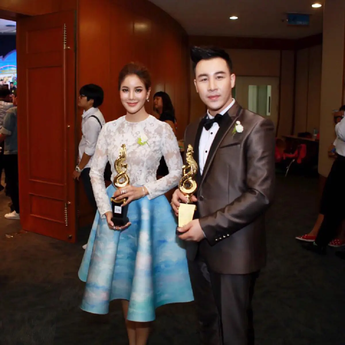 เหลือเชื่อสุดๆ!!! ชีวิต"ดีเจเก่ง เกียร์ R"  ตกอับถึงขั้นเป็นเด็กวัดดูแลศาลาสวดศพ แต่ล่าสุดมีคนเห็นใจยื่นมือช่วยแล้ว!?!