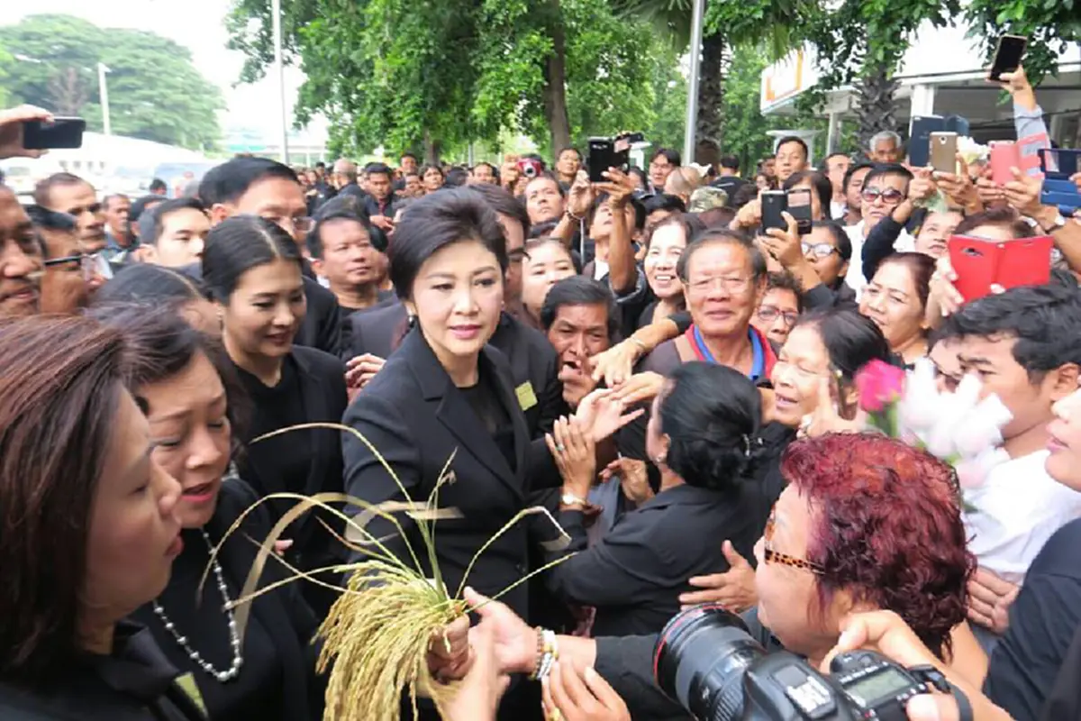 ดราม่ามาเต็ม !!! "ยิ่งลักษณ์" โพสต์  ช่วงนี้เป็นช่วงหนักหนาของชีวิตเธอ... และรู้สึกตื้นตันใจจนพูดอะไรไม่ออก 