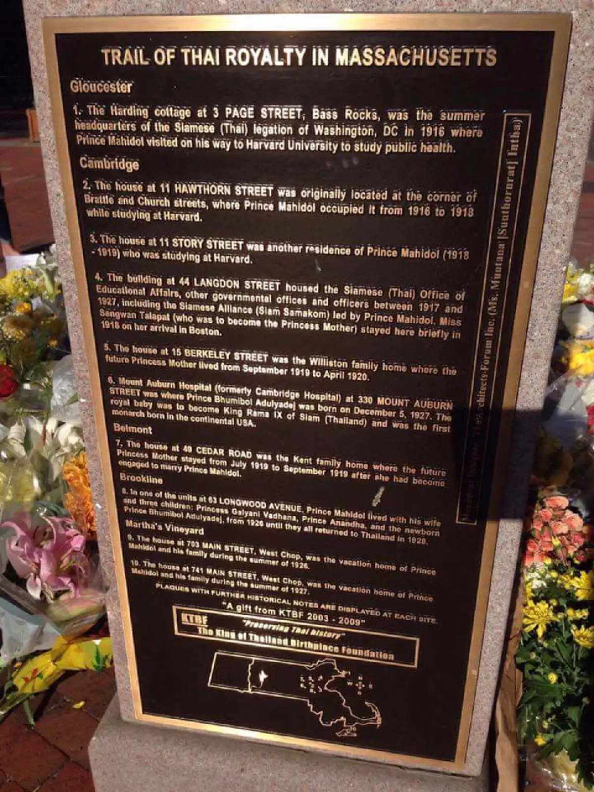 จตุรัสภูมิพลอดุลยเดช ที่สหรัฐ พสกนิกรชาวไทยร่วมถวายความอาลัย พระเจ้าอยู่หัวในพระบรมโกศ