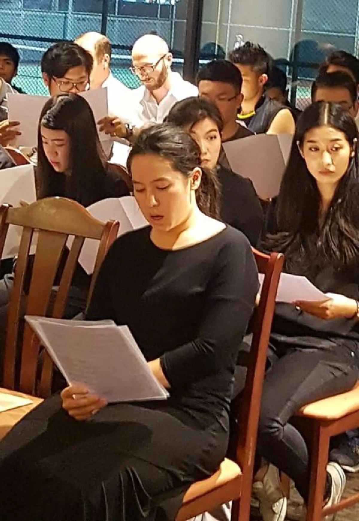 "คุณพลอยไพลิน เจนเซน" ร่วมซ้อมร้องเพลง "สรรเสริญพระบารมี" เตรียมพร้อมก่อนร่วมร้องหมู่กับคนไทย วันนี้!!!