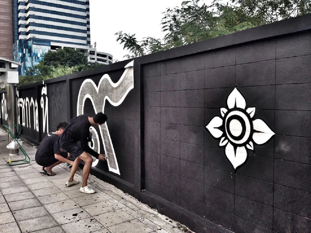 ประมวลภาพ พสกนิกร ร่วมถวายความอาลัย บอกได้คำเดียวว่า ถึงแม้แสดงออกต่างกัน แต่เรารู้สึกเหมือนกัน !