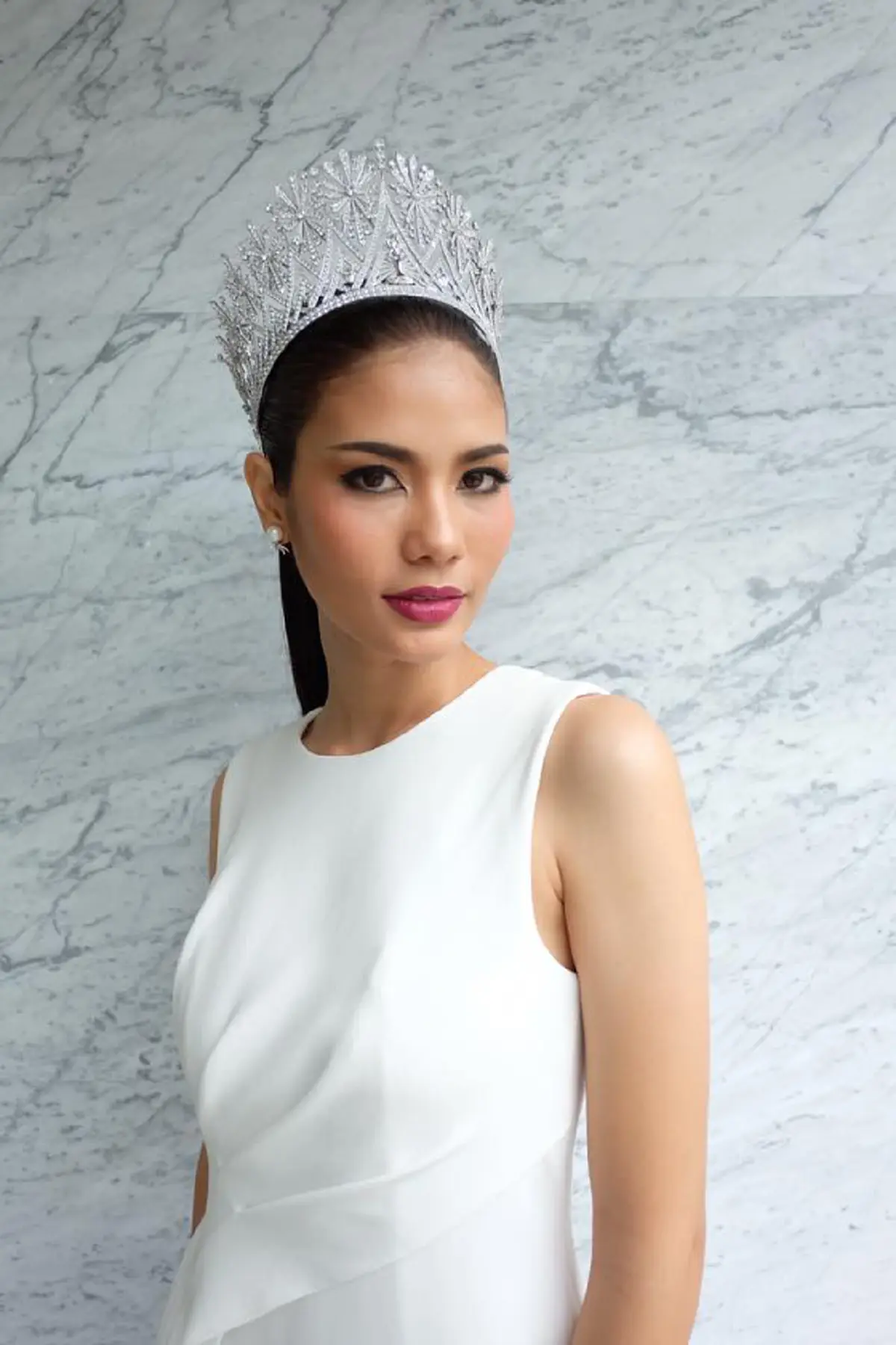 ชุดราตรีที่น้ำตาล ใส่ในรอบพรีลิม และประกวดจริง มีที่มาแบบนี้เอง ทางกองประกวด จึงเลือกให้ใส่ เพราะเห็นแบบนี้ในตัวน้ำตาล มันช่างเหมาะเสียจริง