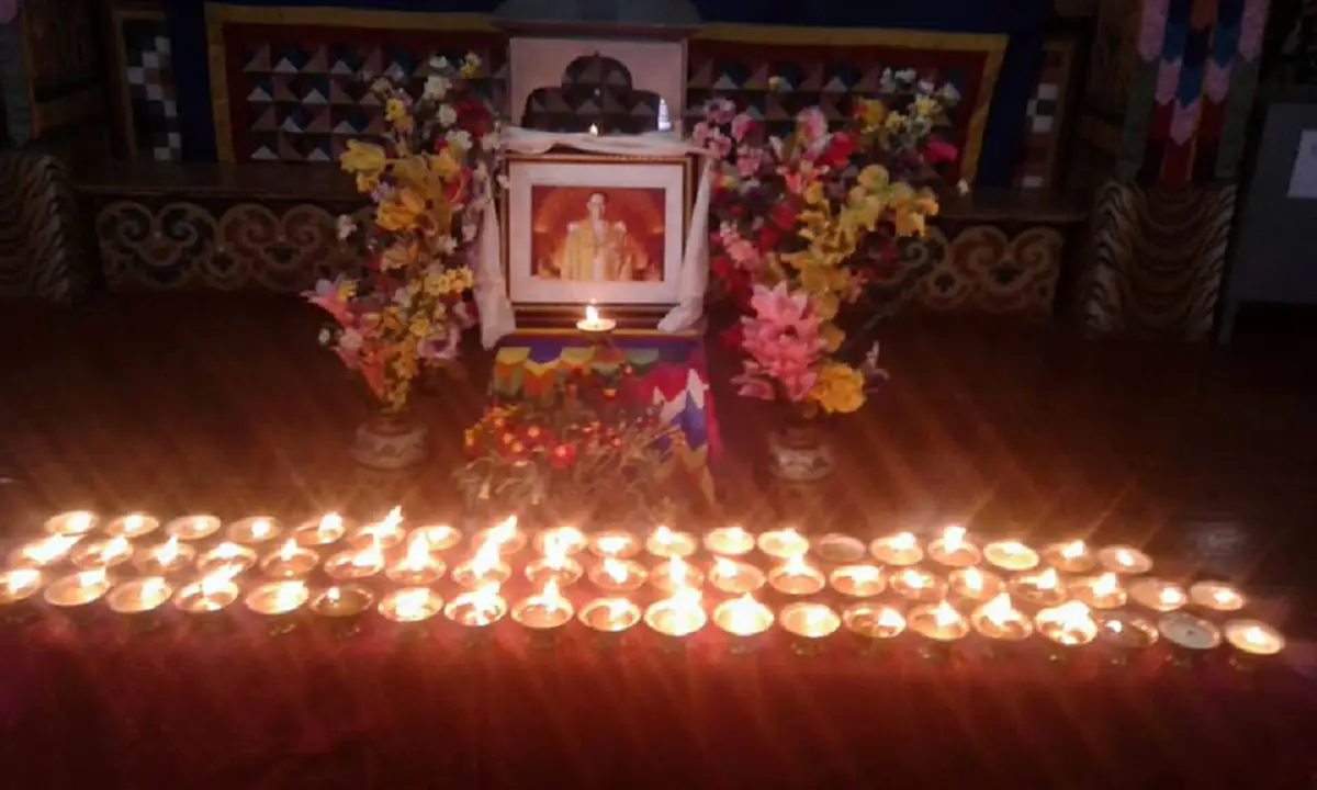ชาวภูฏานร่วมจุดเทียนแสดงความอาลัย แด่ พระบาทสมเด็จพระเจ้าอยู่หัวในพระบรมโกศ