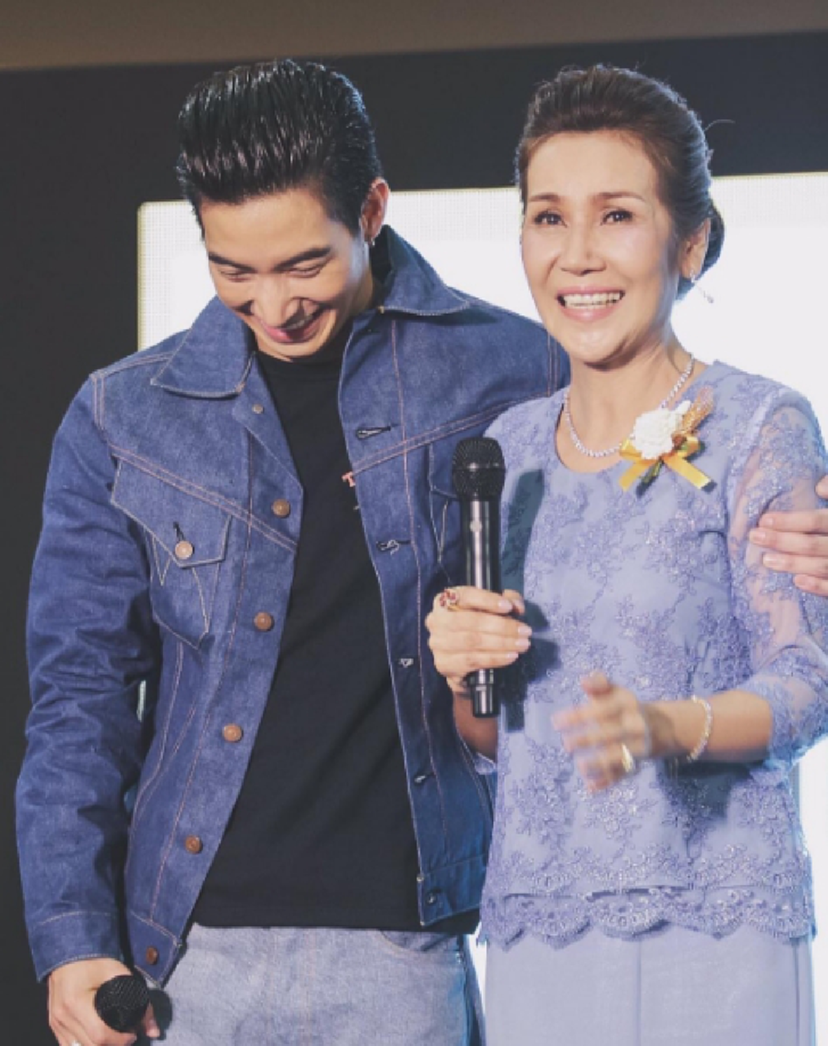 ปลื้มสุดๆ!! "แม่น้อย" โพสต์รูปสุดซึ้ง หลัง "โตโน่" ประกาศข่าวดี "บ้านเราหมดหนี้แล้วแม่" (มีภาพ)