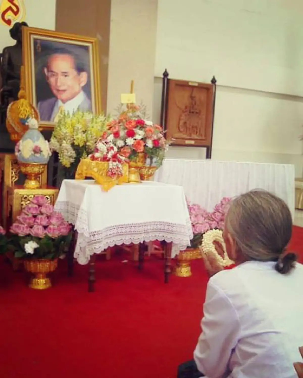 "ยายยิ้ม เย้ยยาก" หญิงชราใบหน้าเปื้อนรอยยิ้ม ผู้ดำเนินแนวทางตามรอยพ่อหลวง ร.๙ "ใช้ชีวิตอย่างพอเพียง"