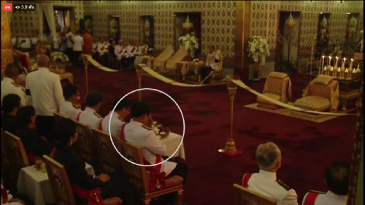 เห็นแล้วพูดไม่ออก ทำชาวไทยซึ้ง !!! พล.อ.ประยุทธ์ ปาดน้ำตาขณะส่งพ่อสู่สวรรคาลัย
