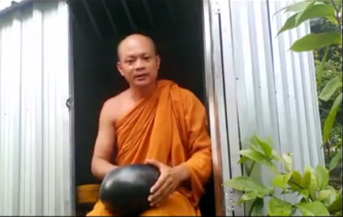 เขาว่าคนไทยถูกล้างสมอง แชร์ว่อนโซเชียล คนชมกว่า2ล้าน! หลวงพ่อศักดา ยอมรับ! ถูกล้างจริง! แต่ถือว่าโชคดีที่ ในหลวง ร.9 ทรงล้างให้ ซึ้งทุกคำ (มีคลิป!)