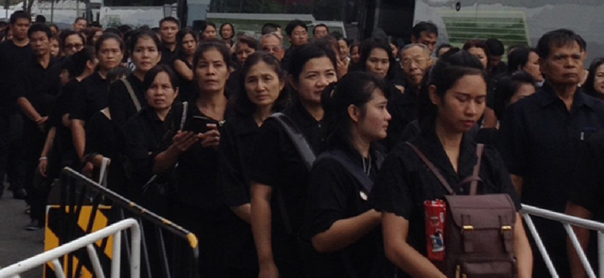 ที่สุดแห่งปี !!! การเสด็จสวรรคตของ "ในหลวงรัชกาลที่ 9" ...ประชาชน เกาะติดมากที่สุด (รายละเอียด)