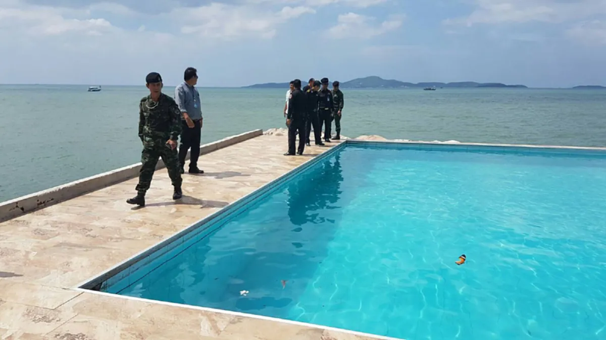 โดนแล้ว!!โรงแรมที่มีสระว่ายน้ำโผล่ในทะเลนายอำเภอบางละมุงไปตรวจเอง!!!เจอข้อหาใหม่อีกกระทง