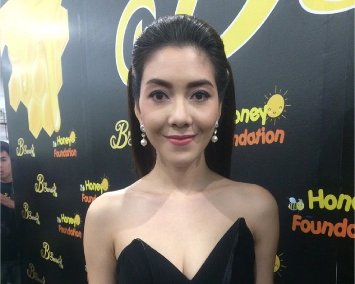 สุดเศร้า!!! เปิดใจครั้งแรก "วุ้นเส้น" วินาทีเซ็นใบหย่า "ชาคริต" เสียใจแต่ชีวิตยังต้องเดินต่อไป!!! (ชมคลิป)
