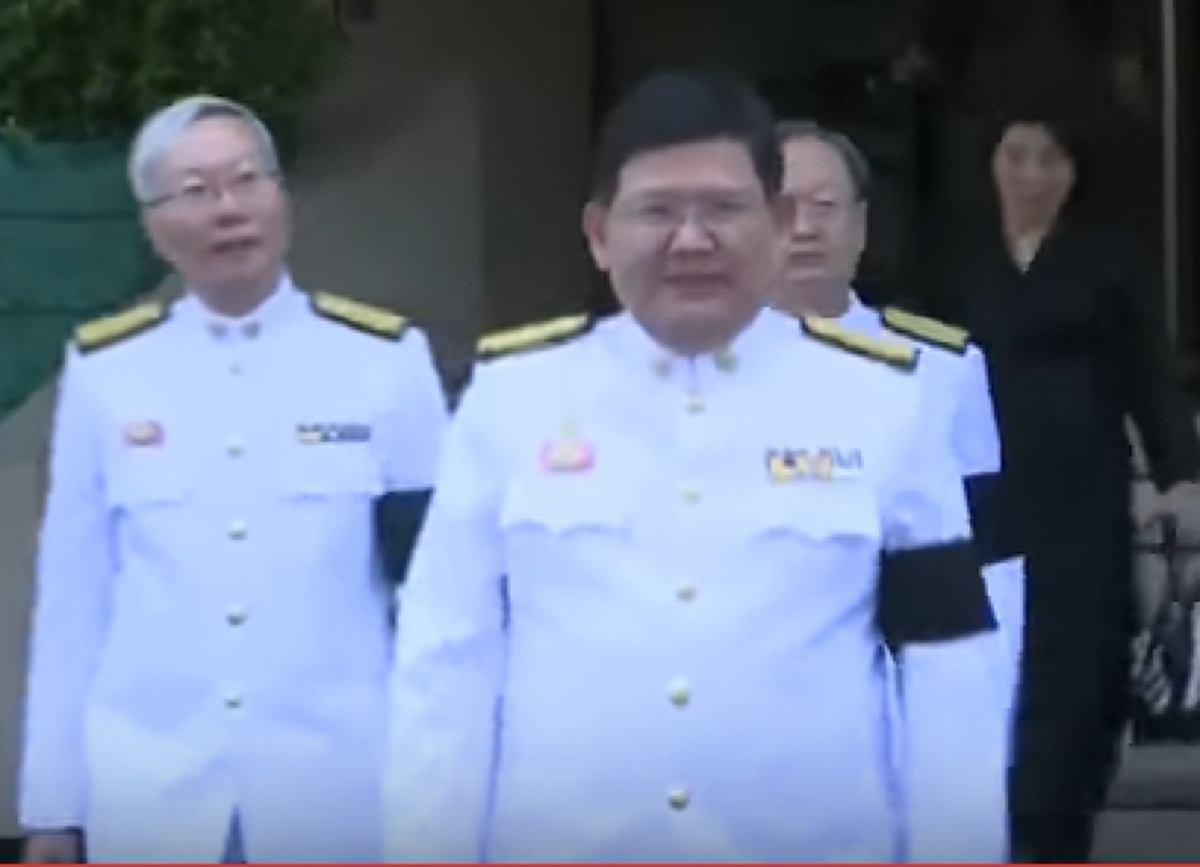 ในหลวง ร.10ทรงยกย่องพระราชบิดาเหนืออื่นใด เป็นยิ่งกว่าพระ เป็นแสงสว่าง คุ้มครองชีวิต ร.10 ทรงแนะ ครม.ใหม่ ศึกษาพระราชปณิธาน พระราชกรณียกิจของ ร.9