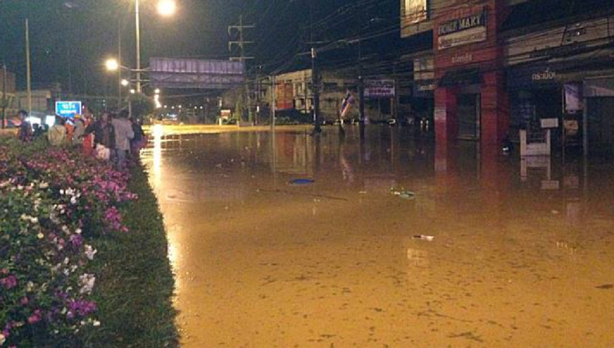 เขาคือสุดยอดตร.ไทย!!นายดาบเมืองกระบี่ทุ่มชีวิตช่วยเด็กจมน้ำปลอดภัยตัวเองพลาดโดนกระแสน้ำไหลบ่าพาร่างไปไกลอาสาต้องตามหานานหลายชั่วโมง