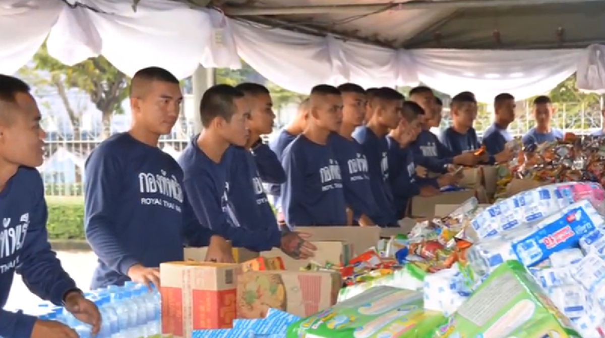 ทั้งแรงกายแรงใจ!!! กองทัพเรือ แต่งเพลง "กองทัพเรือ เพื่อประชาชน" ส่งต่อกำลังใจให้พี่น้องประสบอุทกภัยภาคใต้ ให้รู้ไว้พวกคุณยังมีเรา..(ชมคลิป)