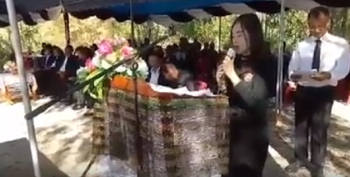 เสียงจากใจ...ถึงคนบนฟ้า!!! "สาวร้องเพลง" ให้ยายที่จากไปเป็นครั้งสุดท้าย เป็นเพลงที่ทรมานสุดหัวใจ ฟังแล้วน้ำตาไหลตาม...(มีคลิป)