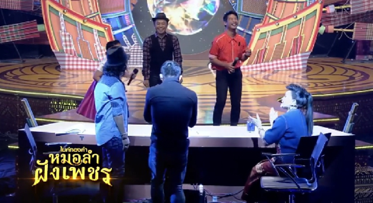 ถึงกับยอมใจ!!! เมื่อ "บัวขาว" ถึงกับคุกเข่าขอ "ครูสลา" ลุกขึ้นเต้น แลกกับการได้ "ตุ๊กกี้" เป็นเมีย งานนี้ถึงกับฮาม่วนคักทั้งสตูฯ!!! (ชมคลิป)