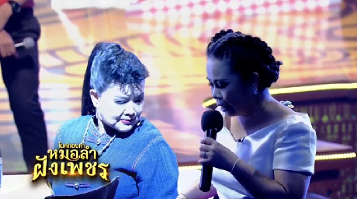 ถึงกับยอมใจ!!! เมื่อ "บัวขาว" ถึงกับคุกเข่าขอ "ครูสลา" ลุกขึ้นเต้น แลกกับการได้ "ตุ๊กกี้" เป็นเมีย งานนี้ถึงกับฮาม่วนคักทั้งสตูฯ!!! (ชมคลิป)