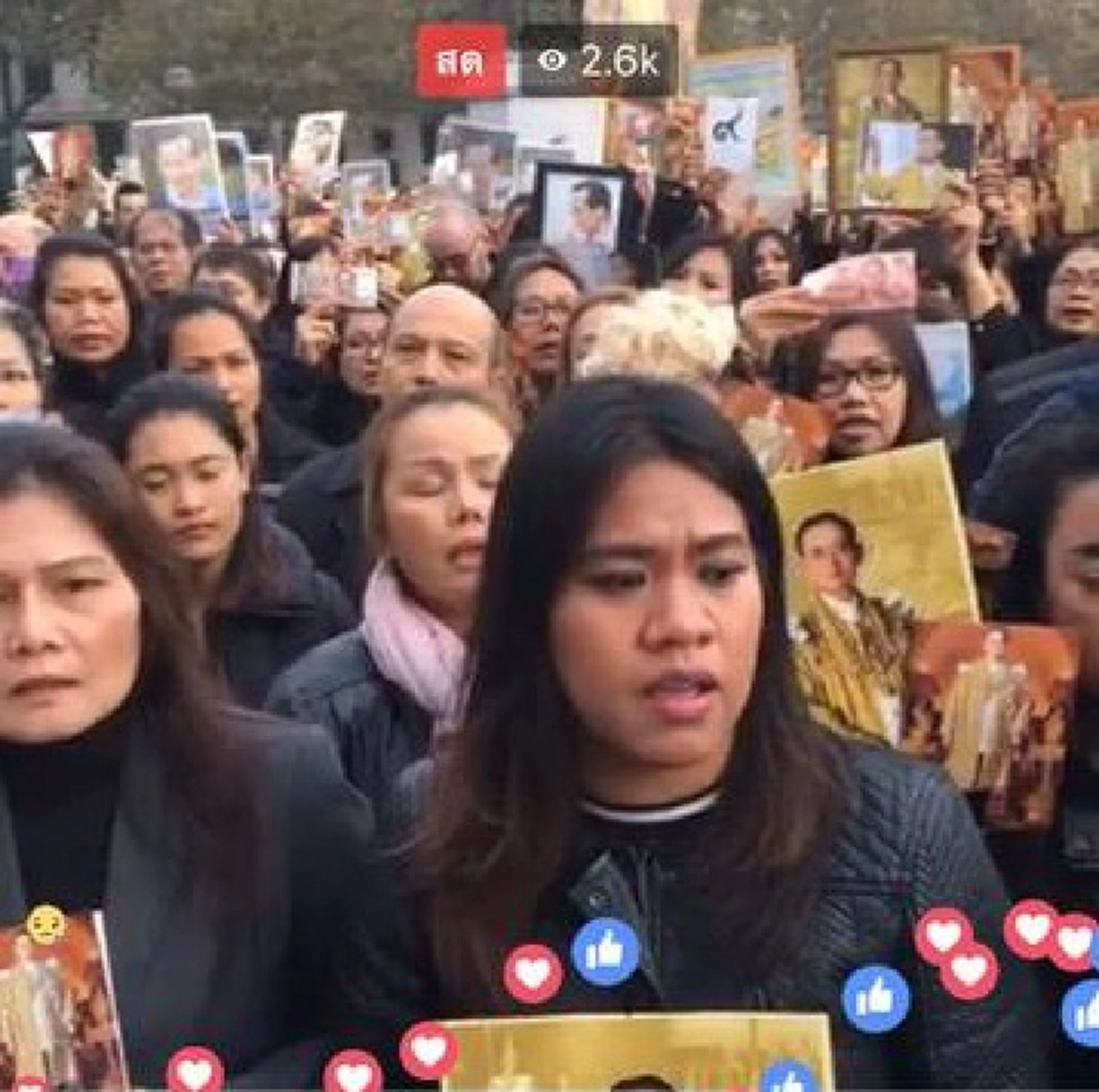 โลกต้องประจักษ์!!! รวมใจชาวไทยใน "กรุงลอนดอน" นับหมื่นชีวิต ร่วมขับร้องเพลงสรรเสริญพระบารมี ถวายความอาลัยในหลวง ร.๙ (ชมคลิป)