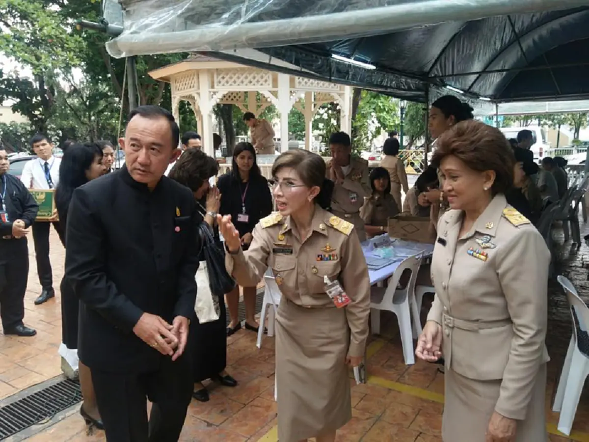 สำนักนายกขอเชิญจิตอาสาร่วมทำของที่ระลึก ข้าวพอเพียง แจกประชาชนถวายบังคมพระบรมศพแจกวันละ 2 หมื่นถุง