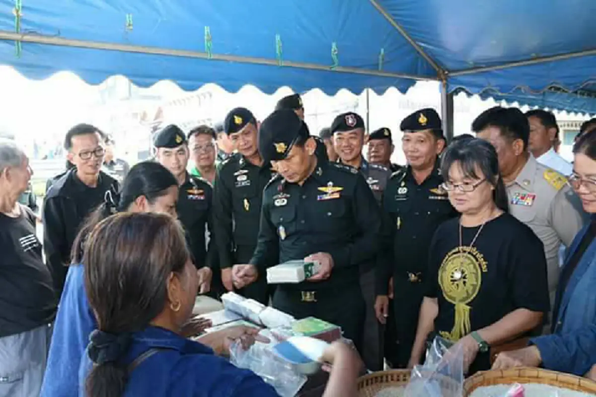 ไม่มีนักการเมืองแน่ๆ!!! ชาวนาโคราชขอบคุณ "บิ๊กตู่-มทภ.2" ประสานเปิดพื้นที่ขายข้าวตรงได้กำไรทุกบาทสตางค์ไม่ผ่านพ่อค้าคนกลาง