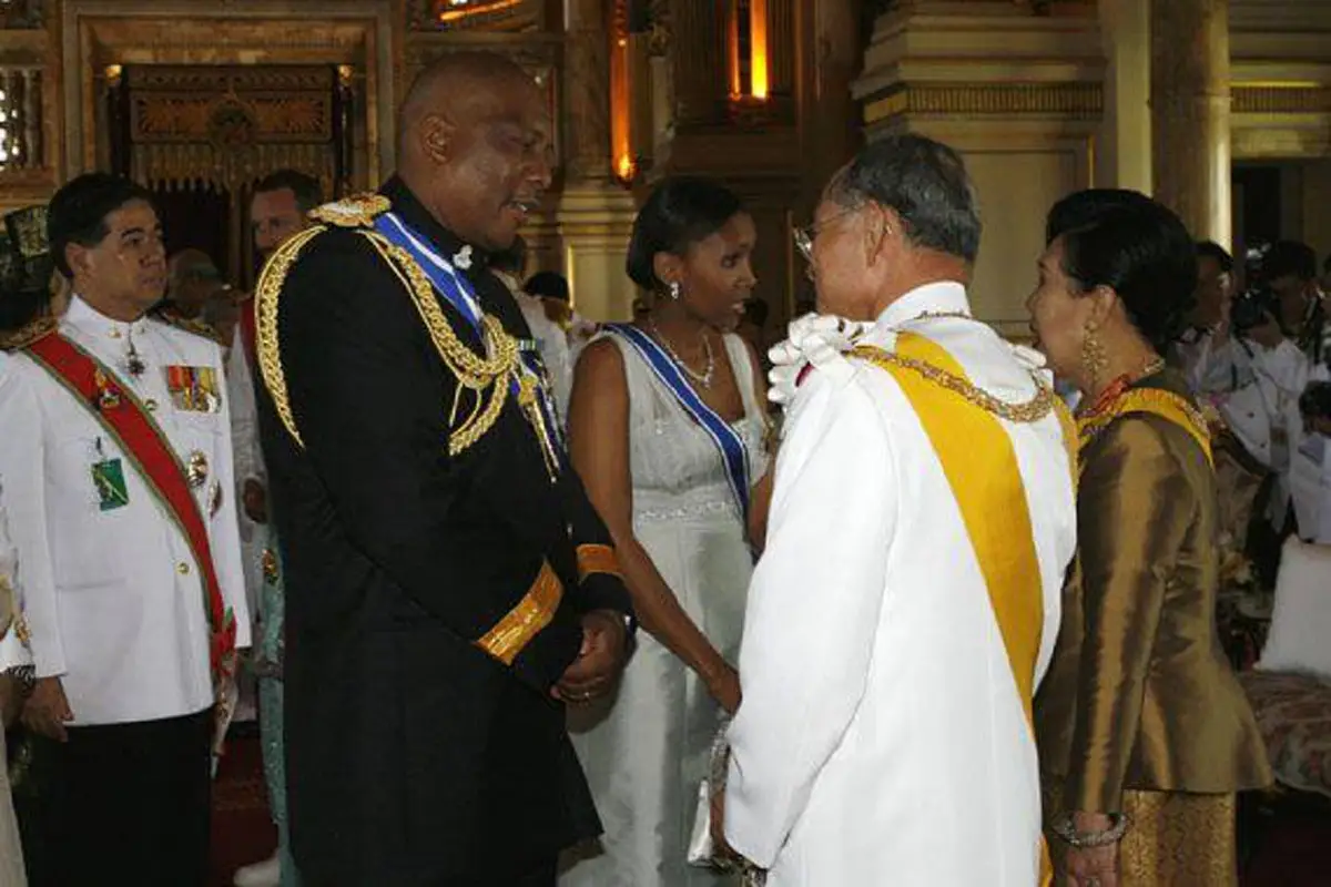 น้ำพระทัยแผ่ไพศาล กว้างไกลถึงทวีปแอฟริกาใต้.. เหตุผลสำคัญที่กษัตริย์เลโซโท เสด็จฯ ถวายสักการะด้วยพระองค์เอง (มีคลิป)