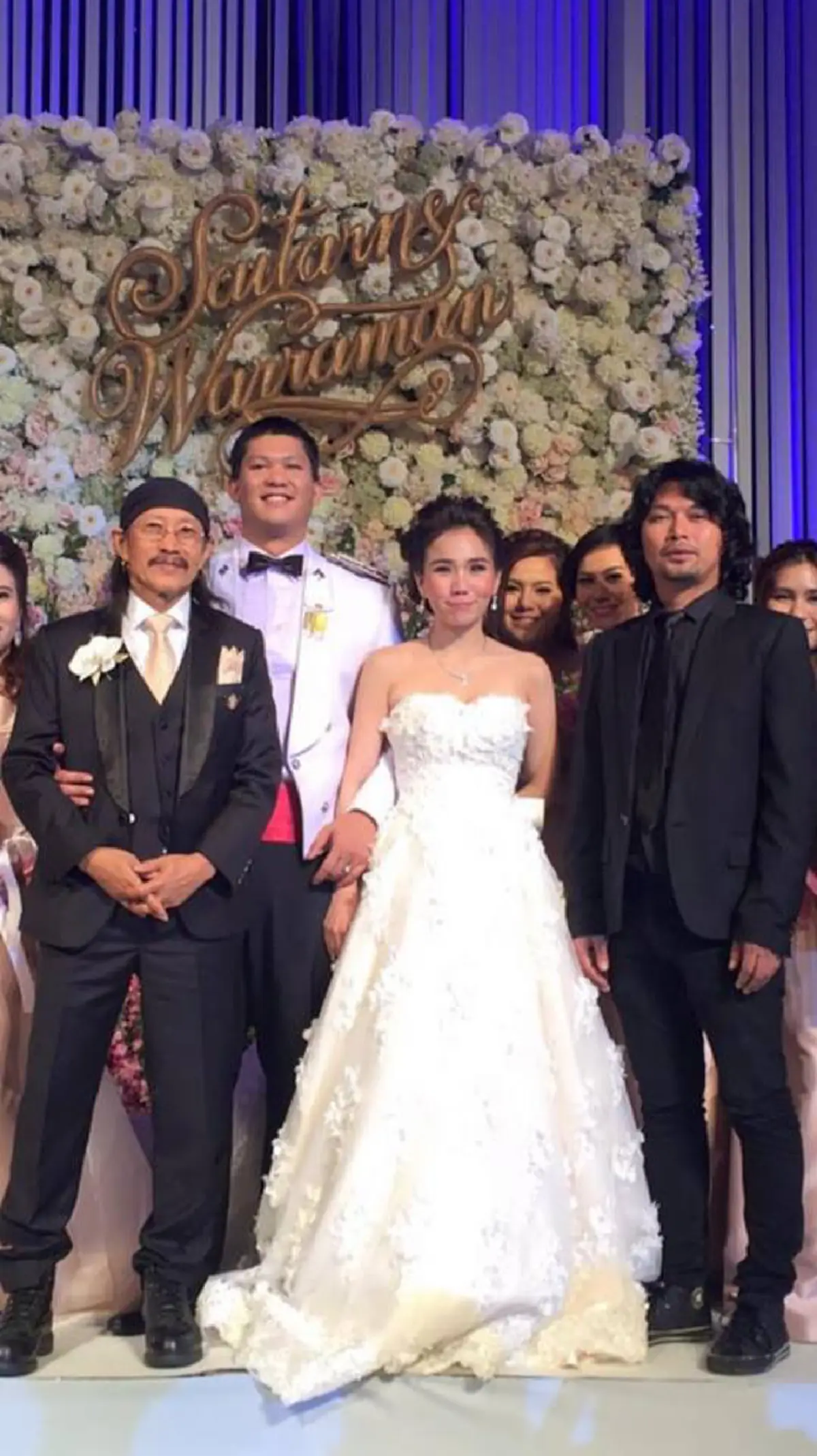 ชื่นมื่น!!! คนบันเทิงร่วมยินดี "โซโล" ลูกชายหัวแก้ว "แอ๊ด คาราบาว" เข้าพิธีวิวาห์ แถมงานนี้คุณพ่อเดี่ยวไมค์โชว์เพลงหวานสุดซึ้ง!!