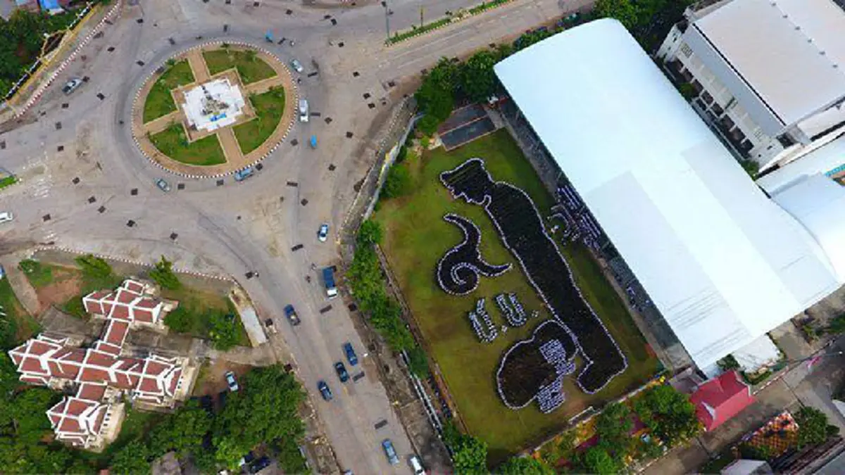 สวยงาม อลังการ!! ช.ย.ร่วมใจแปรอักษรพระบรมฉายาลักษณ์ "ในหลวง ร.๙" ยิ่งใหญ่ไม่แพ้ที่อื่น!!