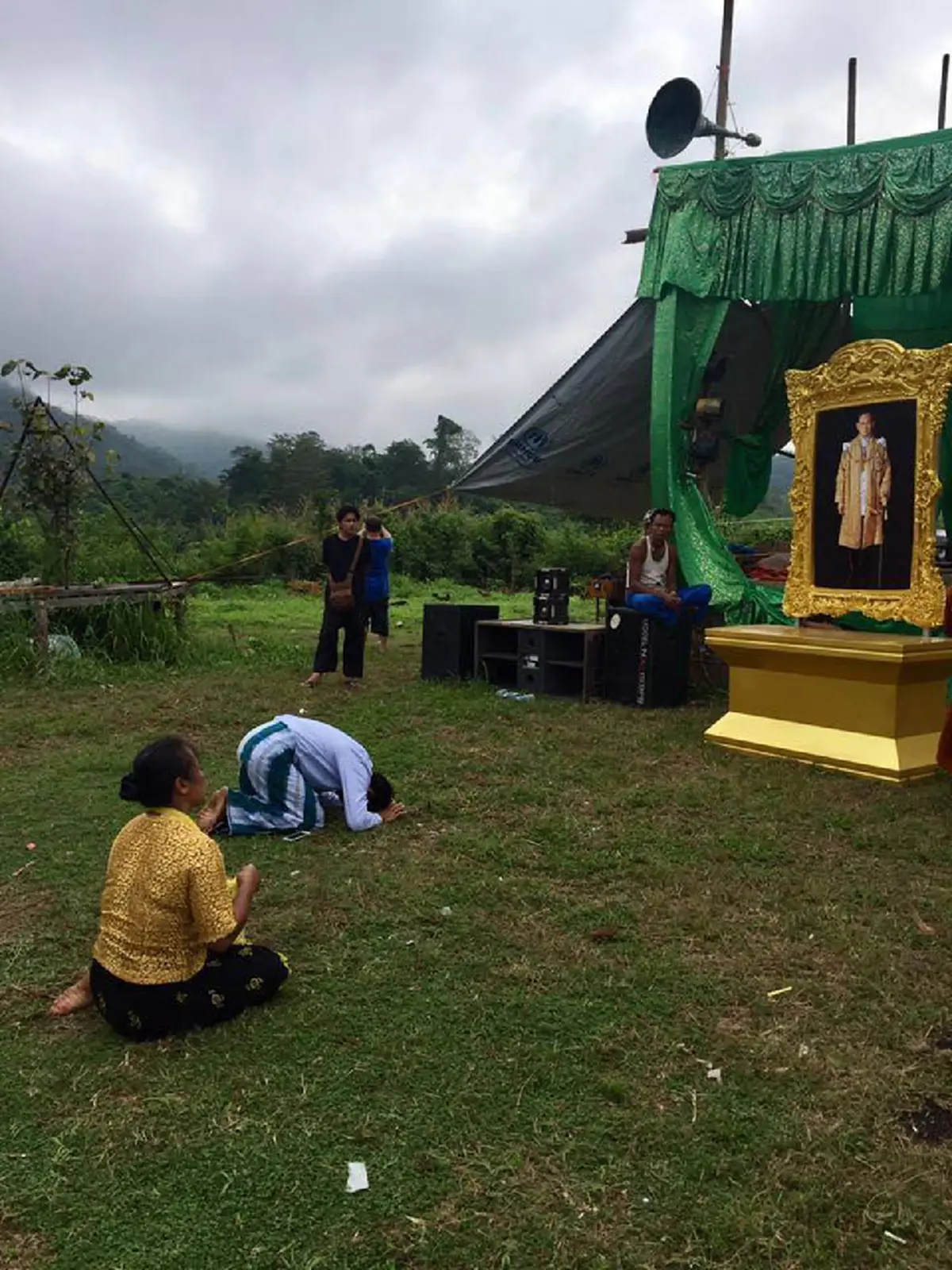พระมหากรุณาธิคุณล้นฟ้า!! ชาวเมียนมาในทวายสำนึกช่วงชีวิตพึ่งพระบรมโพธิสมภาร ร่วมจัดพิธีถวายอาลัย "ในหลวง รัชกาลที่ ๙" (ชมภาพ)
