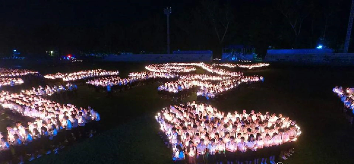 สุดยิ่งใหญ่  !!!พสกนิกรภาคใต้ หลายหมื่นคน แปลอักษร รวมใจเป็นหนึ่ง ถวายความอาลัย "ในหลวง รัชกาลที่ 9"  