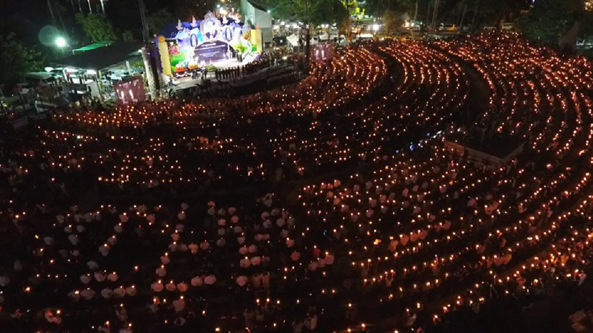 หมอลำอาลัยพ่อหลวง!!!หมอลำกว่า 3,000 ชีวิต รวมใจลำเทิดพระเกียรติ-ลำหมู่เทิดไท้องค์ราชันย์ แสดงความอาลัยถวายในหลวง รัชกาลที่ ๙