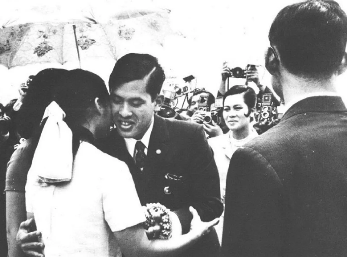 รวม 32 เรื่องราวประทับใจ สมเด็จพระบรมโอรสาธิราชฯ ทรงปฏิบัติพระราชกรณียกิจเพื่อทรงแบ่งเบาพระราชภาระของในหลวง รัชกาลที่ 9 (ภาพชุด+รายละเอียด)