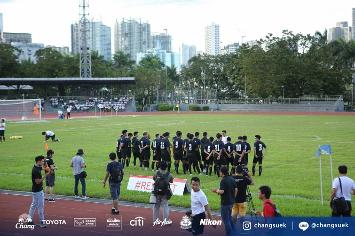 นึกว่าทุ่งนา!! วิจารณ์ยับ "ฟิลิปปินส์" เจ้าภาพ "ซูซูกิคัพ" วางยา "ช้างศึก" จัดสนามซ้อมสุดเเย่!!! ...หญ้าสูงเเทบถึงเข่า  (มีภาพ)