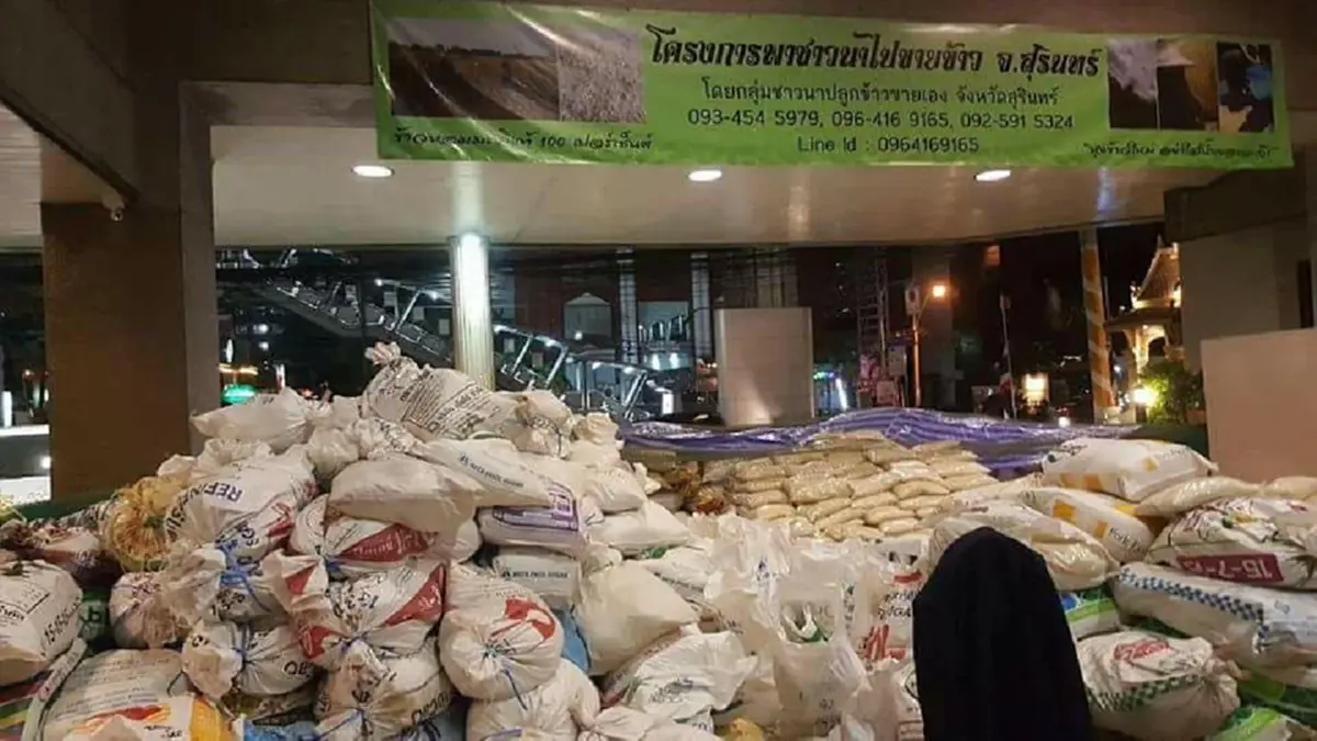 อีเว้นท์จบแล้วหรือ!! "สนช.สมชาย"ปลื้มรร.ดังเมืองกรุงเปิดขายข้าวชาวนาสุรินทร์หมดเกลี้ยง32ตัน อยากเห็นยิ่งลักษณ์โชว์ซื้อให้สุดๆเหมือนยุคจำนำ??