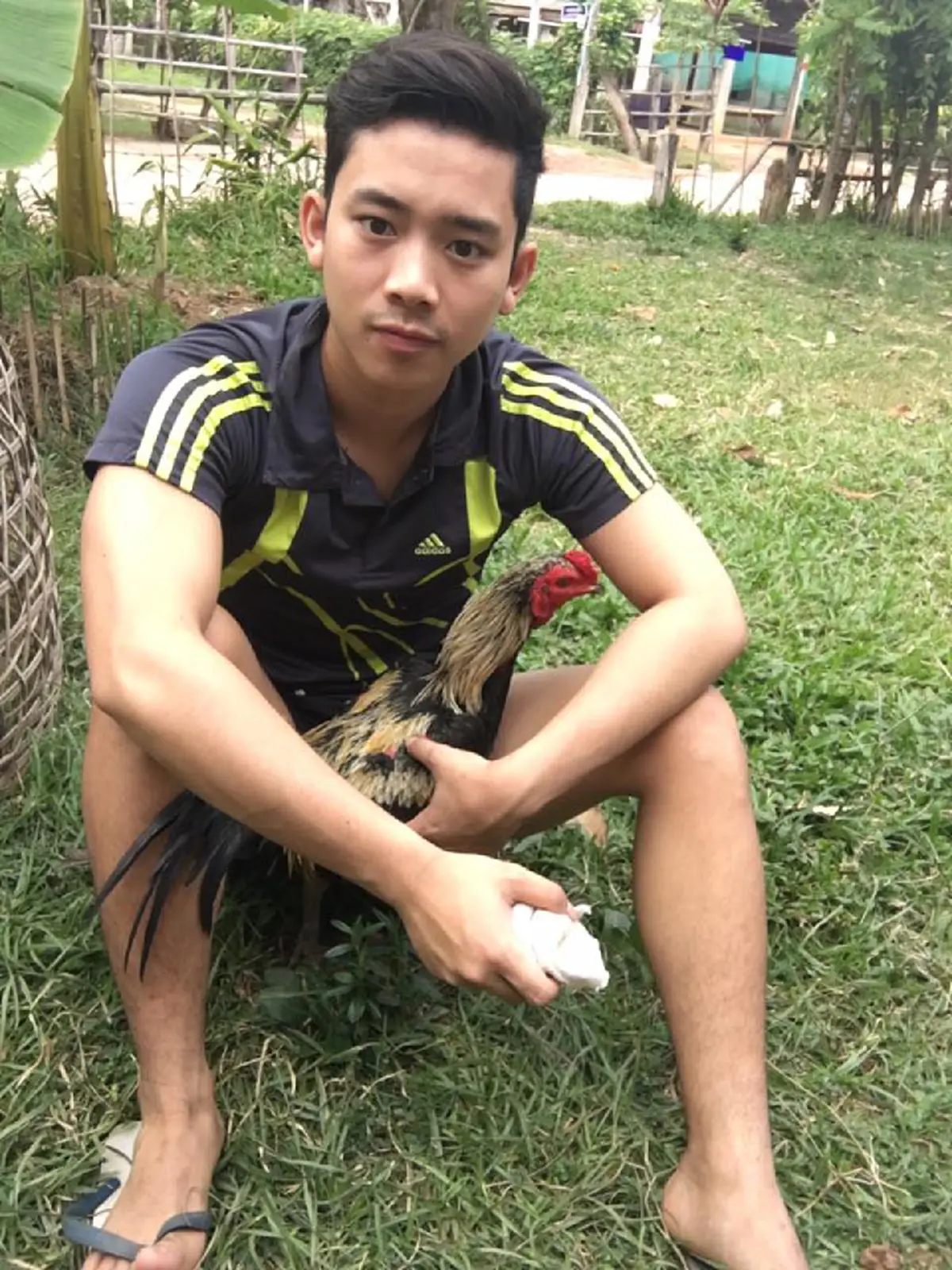 โอว้แม่เจ้า!!! เมื่อ "เบิ้ล ปทุมราช" อัดคลิป โชว์ร้องเพลง "กอดครั้งสุดท้าย" แต่สิ่งที่ชาวเน็ตดันไปโฟกัสกลับไม่ใช่เพลง??? (ชมคลิป)