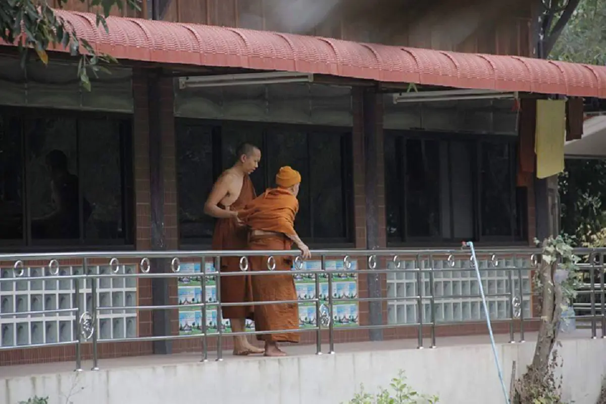 น้อมกราบ..."หลวงปู่บุญมี ปริปุณโณ"  ศิษย์อาวุโส "หลวงตามหาบัว" ในวัยใกล้ 90 ปี แต่ยังเดินจงกรมทุกวัน เสาหลักพระกรรมฐาน