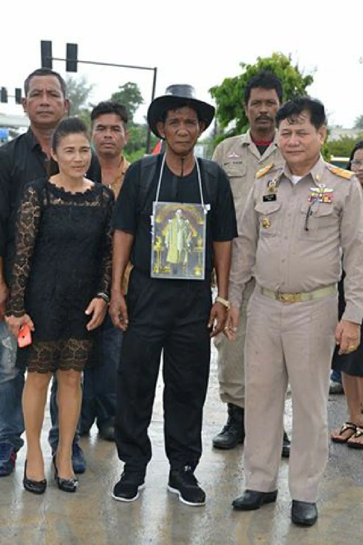 พระบารมีแผ่ไพศาล!! อดีตโจรโทษประหาร "ไข่หมูก" รอดตายเพราะพระบารมี เดินเท้าจากพัทลุงเข้ากทม.เพื่อสักการะพระบรมศพ "ในหลวงร.9" 