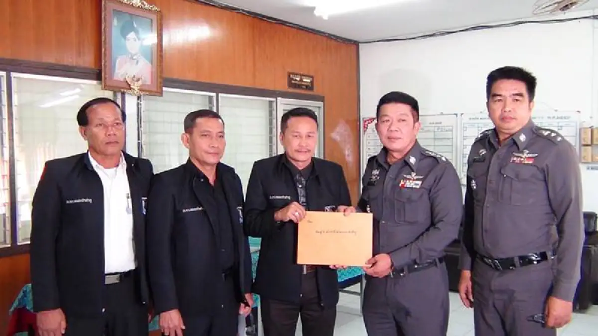 ปธ.กต.ตร.เมืองหนองบัว นำทีมยื่นผู้ว่าฯจี้เอาผิด นายกเทศฯเมืองหนองบัว หลังของกลางหลายรายการไม่อยู่ในบันทึกจับกุมหวั่นช่วยผู้ต้องหา