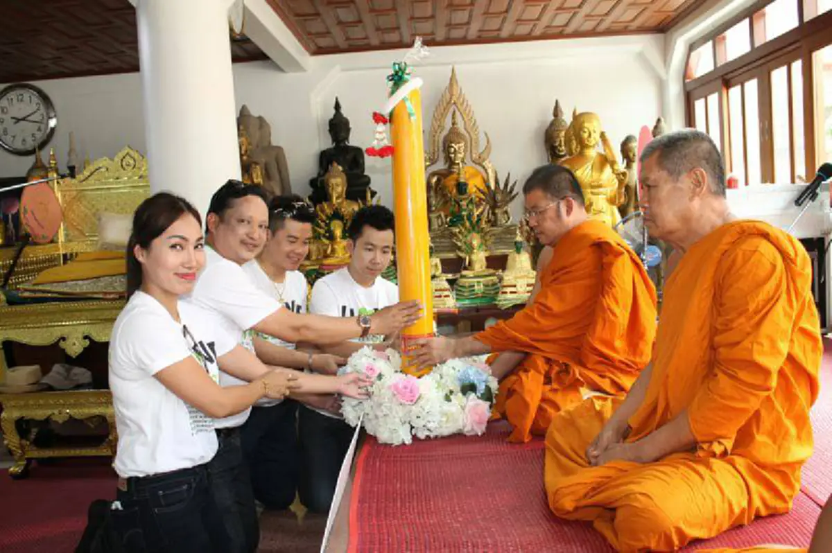 วัดดังกรุงเก่าคึกคัก!! ชาวพุทธแห่ทำบุญ-ไหว้พระช่วงหยุดยาวเข้าพรรษาแน่น (มีภาพ)