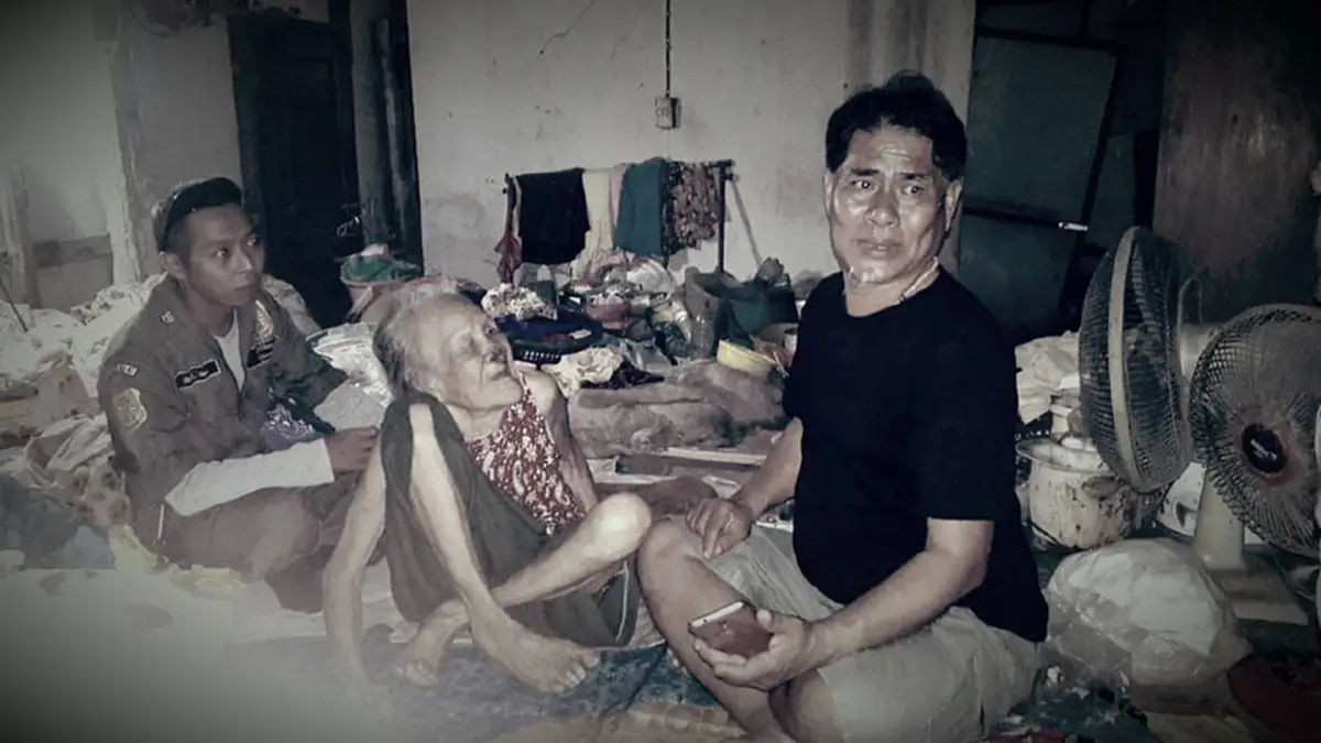 เรื่องนี้..เกิดขึ้นในกทม.!!! สุดอึ้งภาพคุณยายวัย 91 กับลูกสาวอายุ 68 ซุกตัวอยู่ในบ้านซอมซ่อสุดอนาถา ทุกฝ่ายเร่งช่วยวอนขอน้ำใจเพิ่มเติมด่วนๆ