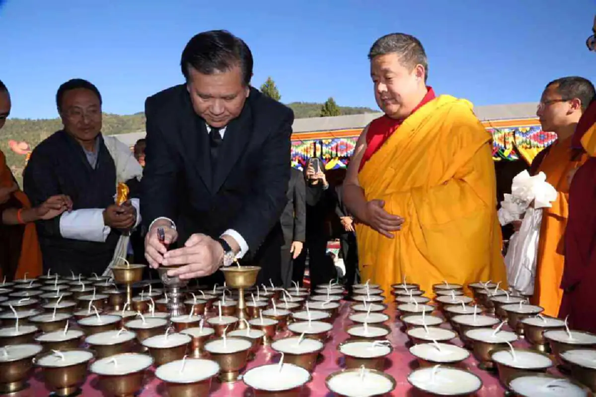 ซาบซึ้งหาที่สุดมิได้ !!! "พระมหากษัตริย์จิกมี่" เทิดพระเกียรติ "ในหลวง ร.9"...สุดยิ่งใหญ่ ผู้นำศาสนา ประชาชน ร่วมสวดมนต์ (ชมภาพชุด)