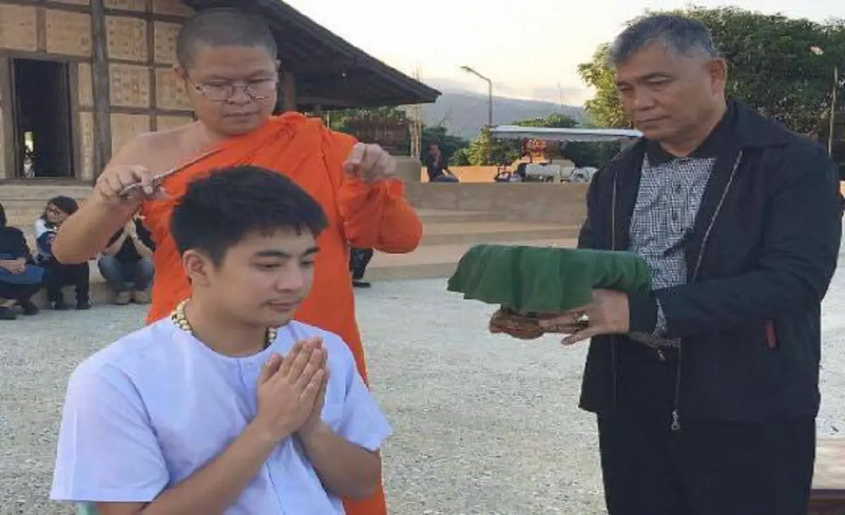 "การเป็นคนดี ที่ไม่โด่งดัง...ยังดีกว่าเป็นคนดัง ในทางที่ไม่ดี" ท่าน ว.วชิรเมธี กล่าวระหว่างปลงผม "น็อต อัครณัฐ " ในวันสิ้นสุดดราม่ากราบรถ