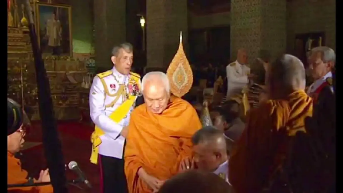 จะตั้งเป็นชั้นไหนๆ ก็เป็นพระองค์หนึ่ง...สิ่งที่เราควรใส่ใจคือในหลวง "พระพรหมคุณาภรณ์" ปราชญ์ทางพระพุทธศาสนา ในรัชกาลที่ ๙