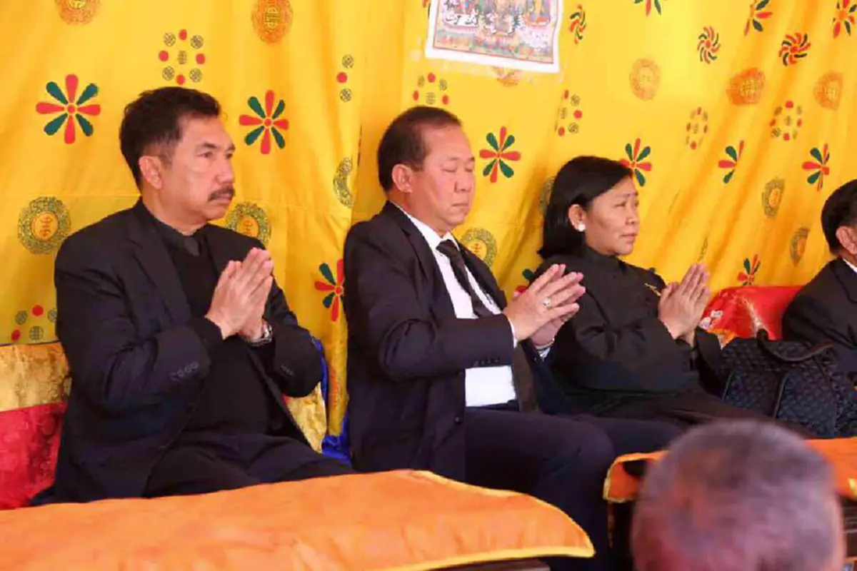ซาบซึ้งหาที่สุดมิได้ !!! "พระมหากษัตริย์จิกมี่" เทิดพระเกียรติ "ในหลวง ร.9"...สุดยิ่งใหญ่ ผู้นำศาสนา ประชาชน ร่วมสวดมนต์ (ชมภาพชุด)