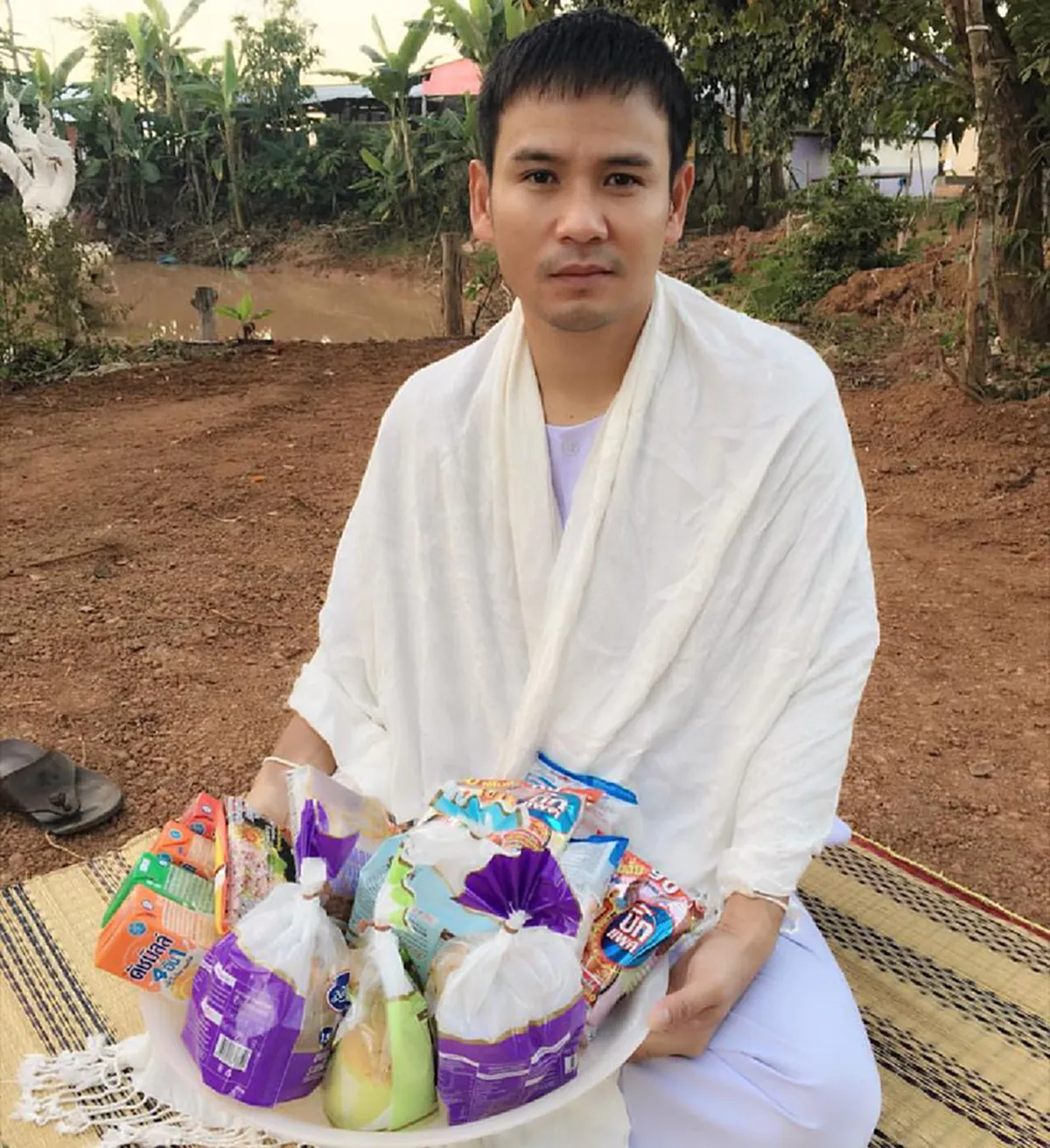 ผวาแรงส์!"ไผ่ พงศธร"ฝันร้ายเป็นเดือนแถมถูกพระทักดวงตก โร่เข้าวัดนุ่งขาวปฏิบัติธรรม3วันวัดนครพนมเหลือเชื่อล่าสุดงานละคร-งานเพลงแน่นเอี้ยดๆ!?!