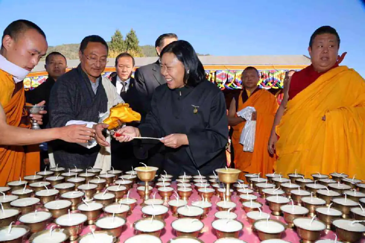 ซาบซึ้งหาที่สุดมิได้ !!! "พระมหากษัตริย์จิกมี่" เทิดพระเกียรติ "ในหลวง ร.9"...สุดยิ่งใหญ่ ผู้นำศาสนา ประชาชน ร่วมสวดมนต์ (ชมภาพชุด)