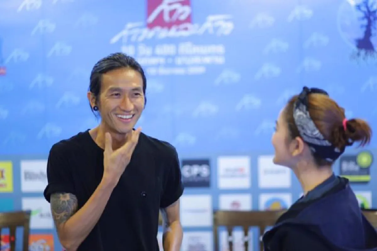 น่ารักอะไรเบอร์นี้ !! "ตูน บอดี้สแลม" โกนหนวด ตามสัญญา ก้อย รัชวิน ยิ้มแก้มปริ ชมแฟนไม่หยุดปาก 14 อีกครั้ง !! (ภาพ) 